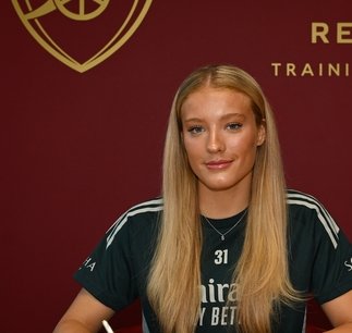 Smilla Holmberg joins Arsenal
