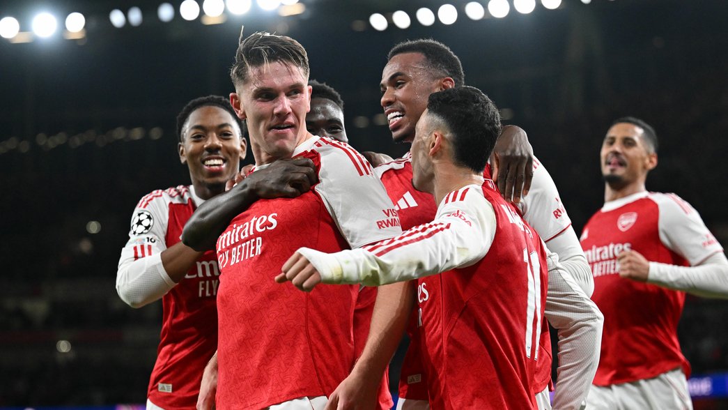 Viktor Gyokeres celebrates with his teammates after scoring against Atletico Madrid