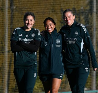 Photos: Women back in training after winter break