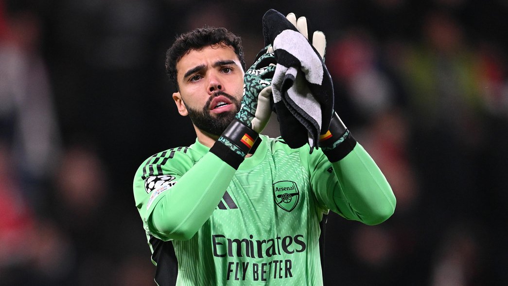 David Raya applauds the supporters