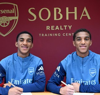 Arsenal sign twins Edwin and Holger Quintero